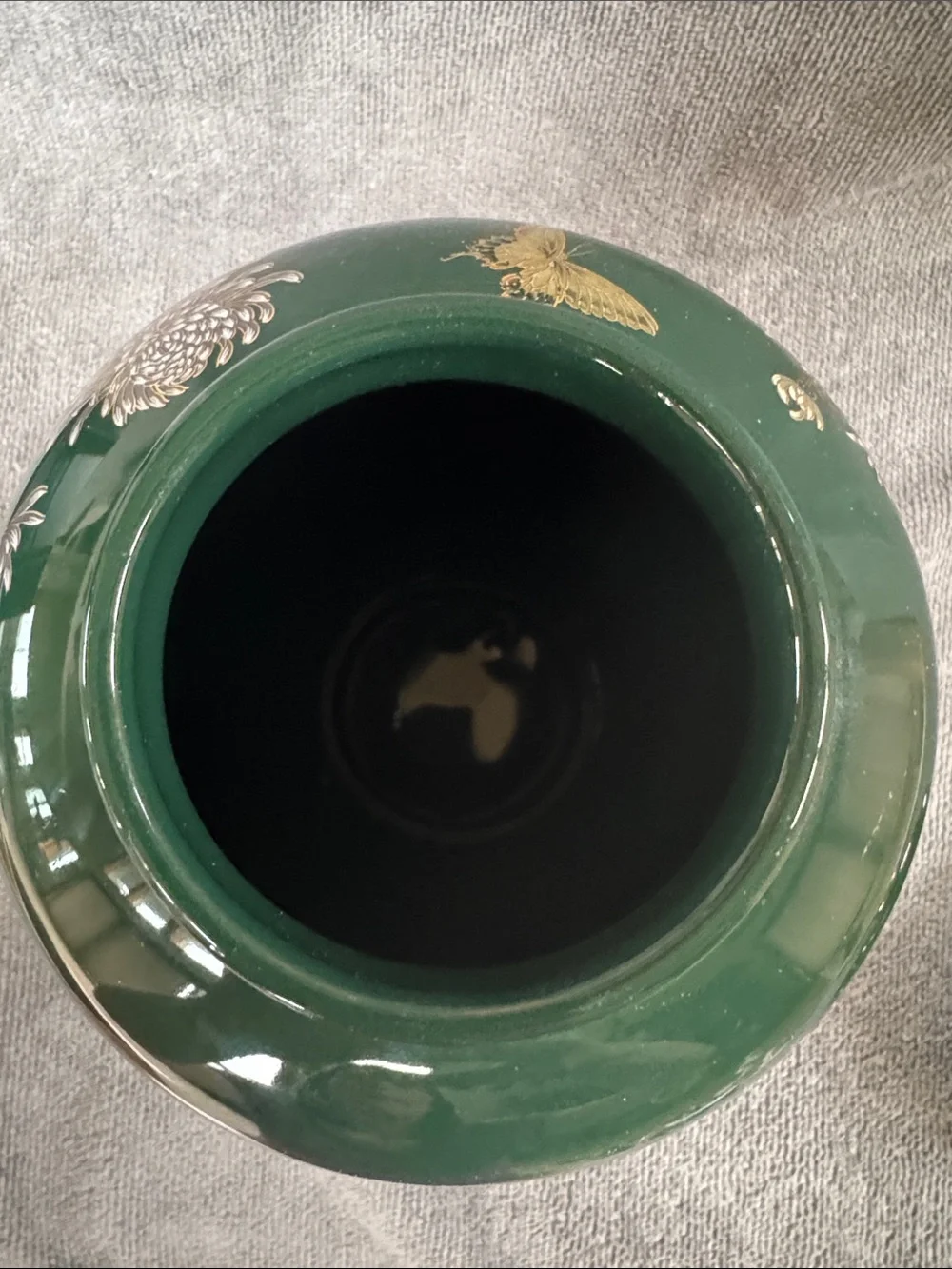 Vintage Tokyo Kiku Green and Gold Porcelain Ginger Jar Lidded Vase